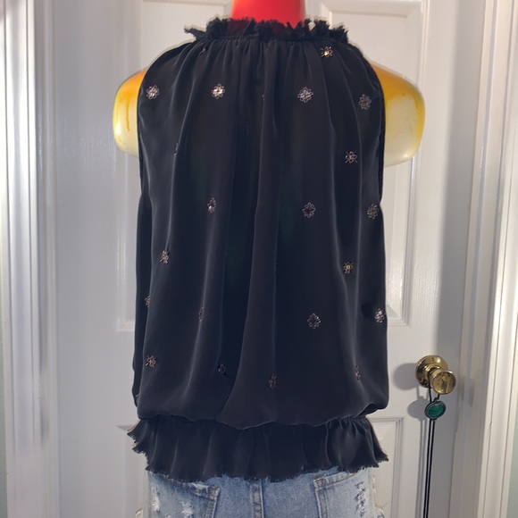 EXPRESS Low Neckline Silk Top - Picture 4 of 11